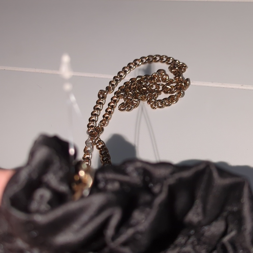 🌟NWOT Black Small Night Bag With Gold Chain And Pearl Accents - Picture 5 of 8